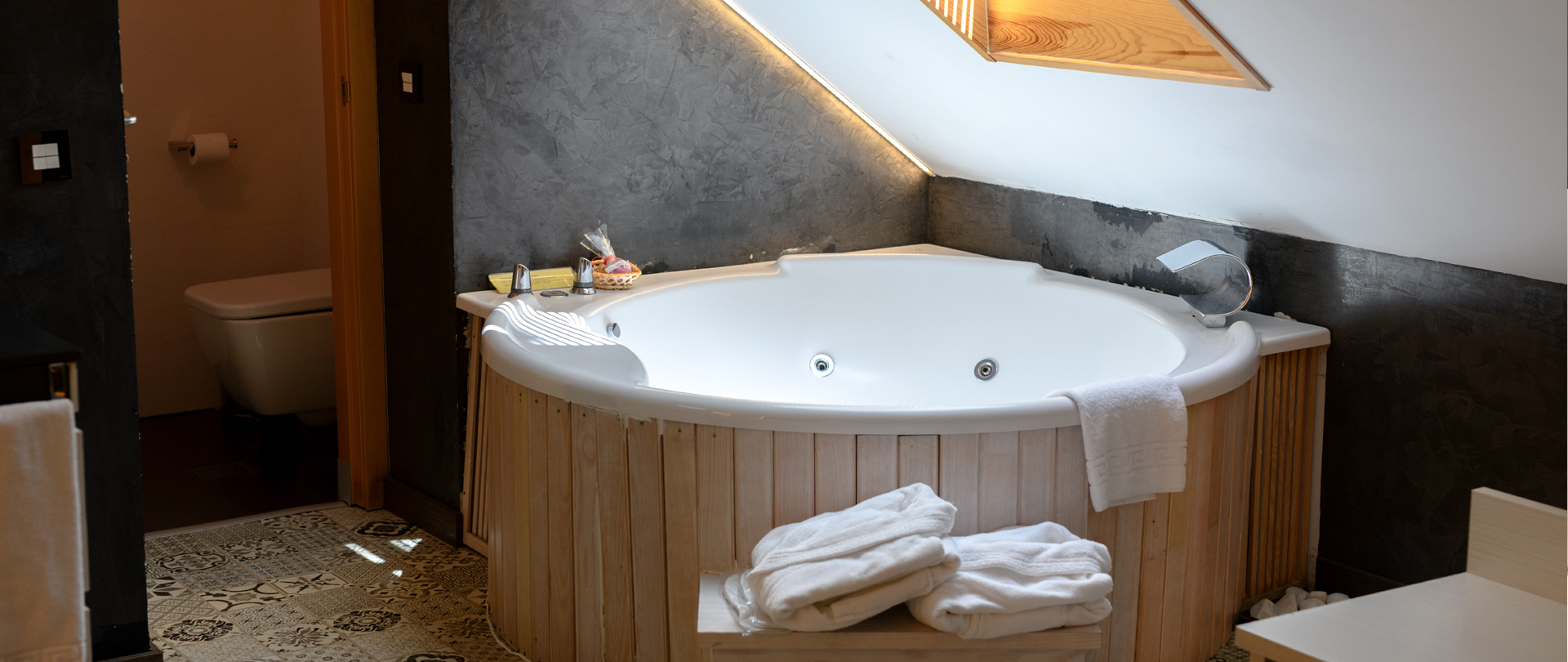 hotel san lorenzo del escorial con encanto boutique centro habitaciones superiores con jacuzzi tentacion cab 1